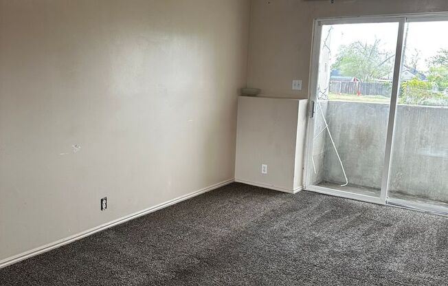 2 beds, 1 bath, 876 sqft, $1,200, Unit 6