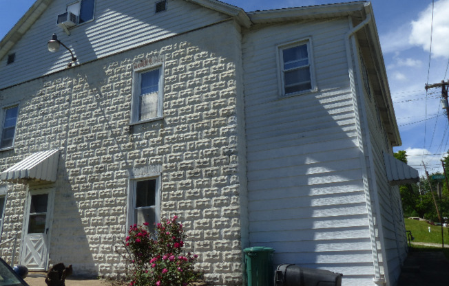 100 S LINCOLN AVE