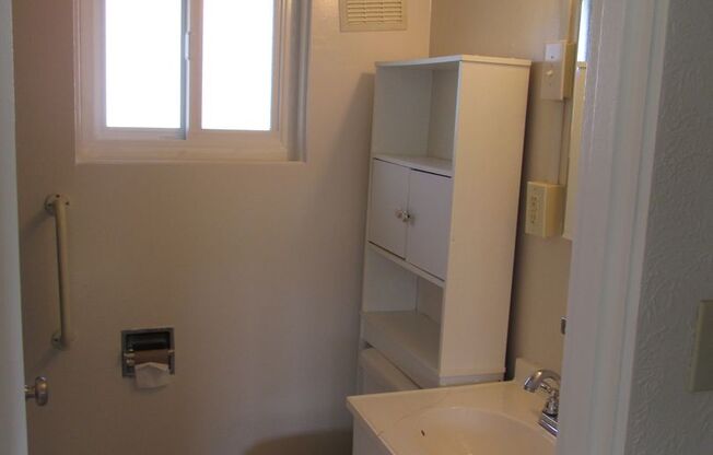 2 beds, 1 bath, $1,700, Unit 1