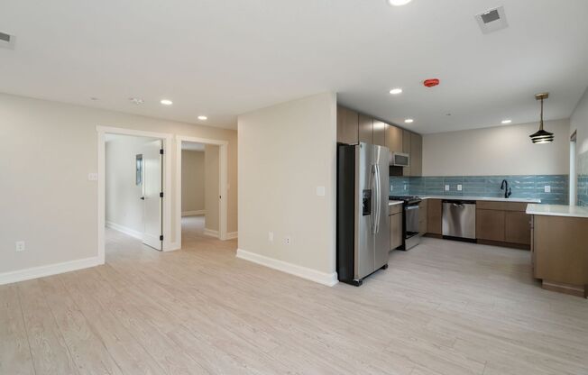 2 beds, 1 bath, $1,525, Unit # 101