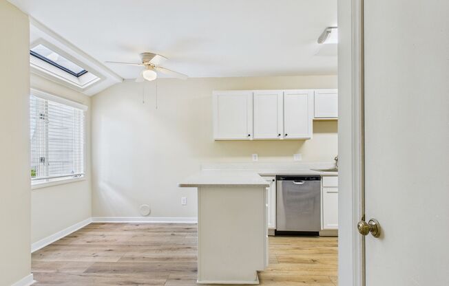 Charming 3-Bedroom Townhome in Sunset Woods