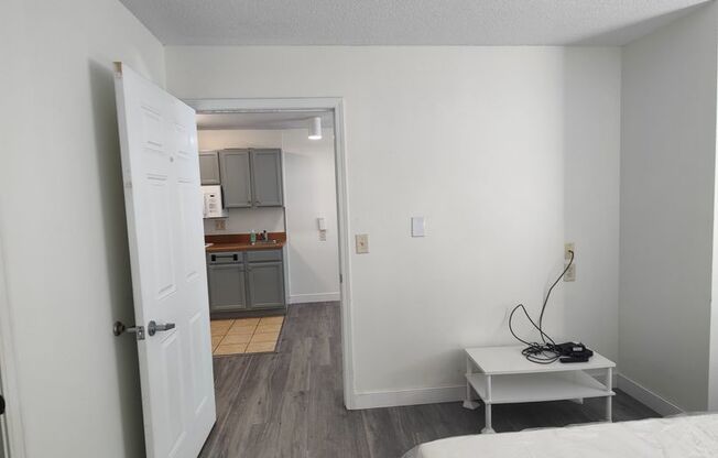 1 bed, 1 bath, 434 sqft, $1,275, Unit 135