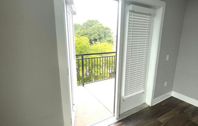 2 beds, 2 baths, 1,140 sqft, $1,715, Unit 400