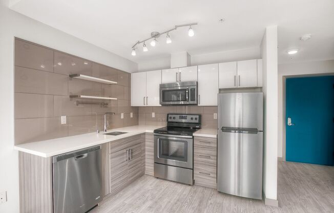 Studio, 1 bath, 365 sqft, $1,554, Unit 202