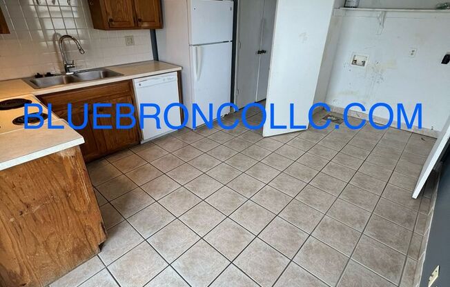 2 beds, 1 bath, $899, Unit A