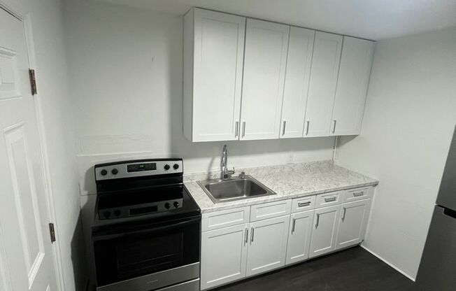 Ocala - 2 Bedroom, 1 Bath Duplex!