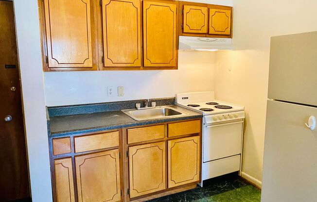 1 bed, 1 bath, $1,050, Unit Apt. B