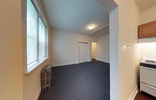 Studio, 1 bath, 296 sqft, $950, Unit 4-K