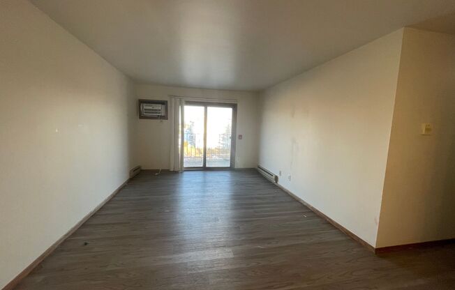 2 beds, 1 bath, 2 sqft, $895, Unit 6407 N 67th St #6