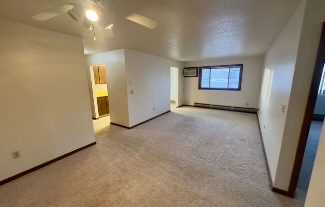 2 beds, 1 bath, 900 sqft, $750, Unit 2