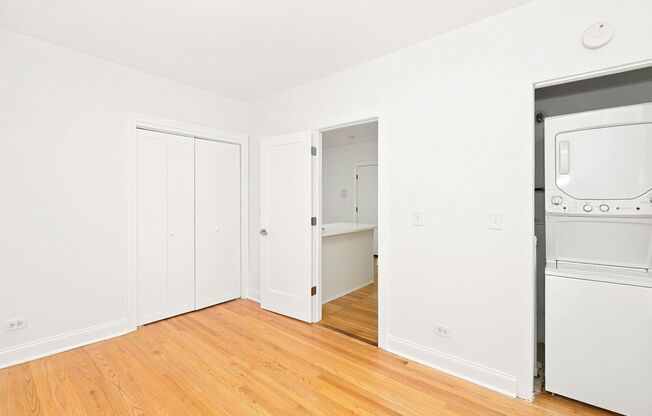 2 beds, 1 bath, $2,115, Unit 3731E-2S