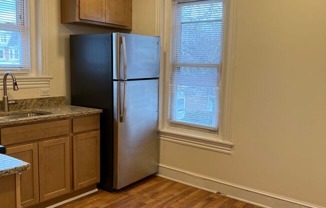 2 beds, 1 bath, $1,595, Unit 2nd Floor