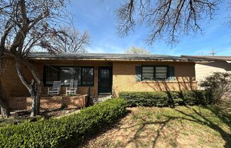 Spacious 4 bed 2 bath in Central Lubbock for Pre-lease!