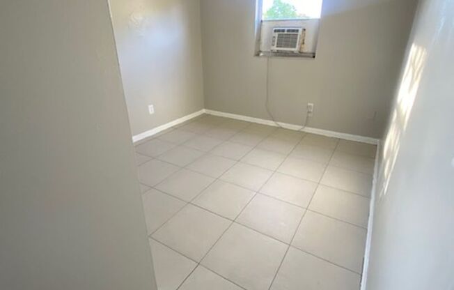 3 Bed 1 Bath Home | Pet Friendly | Fenced Yard | Washer Dryer Hook Ups | Section 8 Welcomed