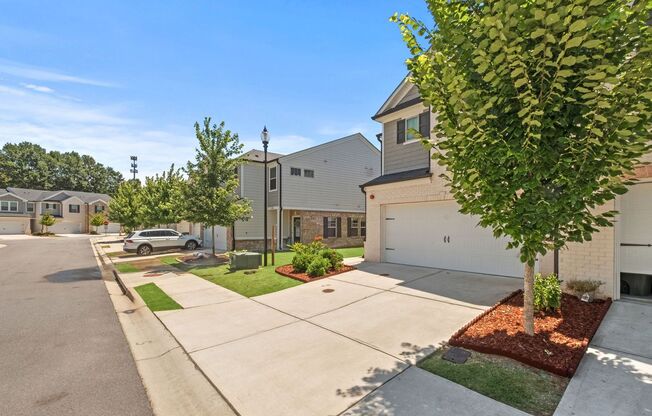 Gorgeous 3 BR/2.5 BA Townhome in Marietta-End Unit!