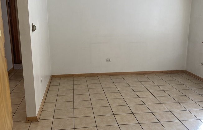 2611 W LOGAN BLVD