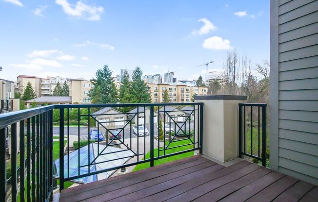 2 Beds and 2 Bath Luxury Condo in Bellevue DT is Available for Rent!