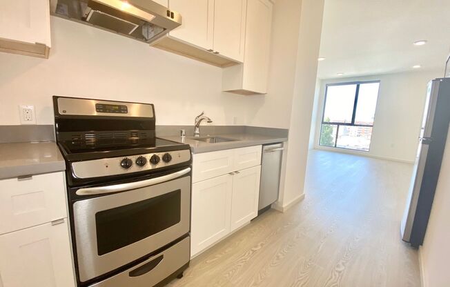 Studio, 1 bath, 410 sqft, $2,040, Unit 1335 Folsom St, Unit 501