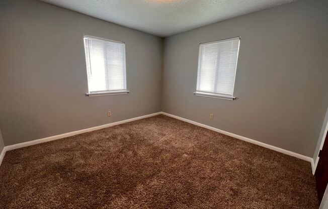 2 beds, 1 bath, 800 sqft, $800