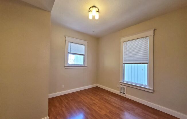 3 beds, 1 bath, 800 sqft, $2,000, Unit 852 NE 57th St, Unit 854