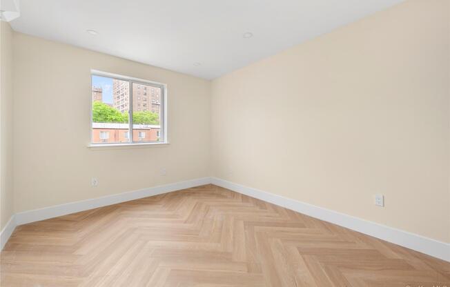 1442 33 AVE