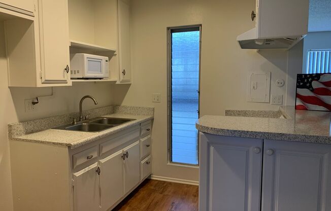 111 Tustin Plaza Apartments