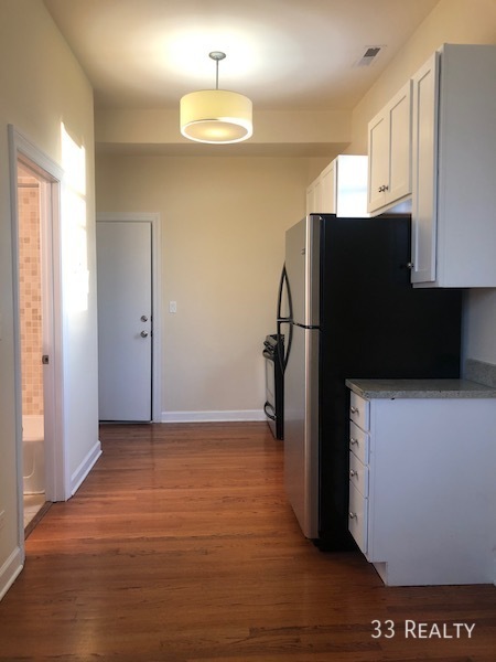 1058 N Damen