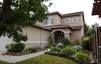 NICE TWO STORY HOME IN ROSEVILLE NEAR BULJAN MIDDLE SCHOOL!