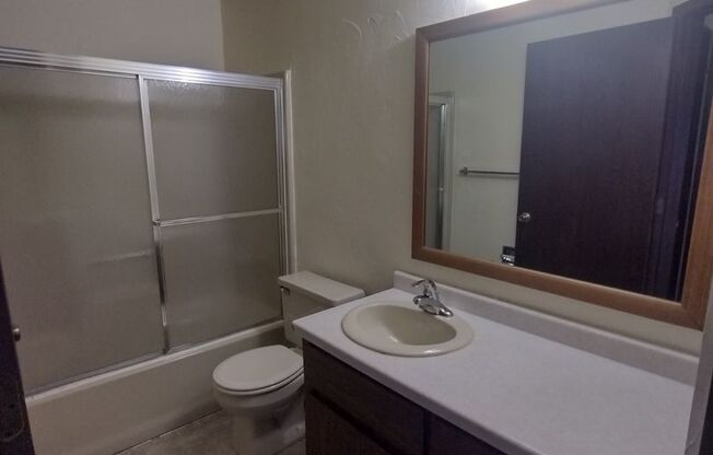 2 beds, 1 bath, 794 sqft, $1,139, Unit 1687-12