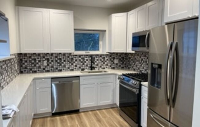 Point Breeze Beauty! 3 bedroom 3 bath redone end unit for rent $1925/month