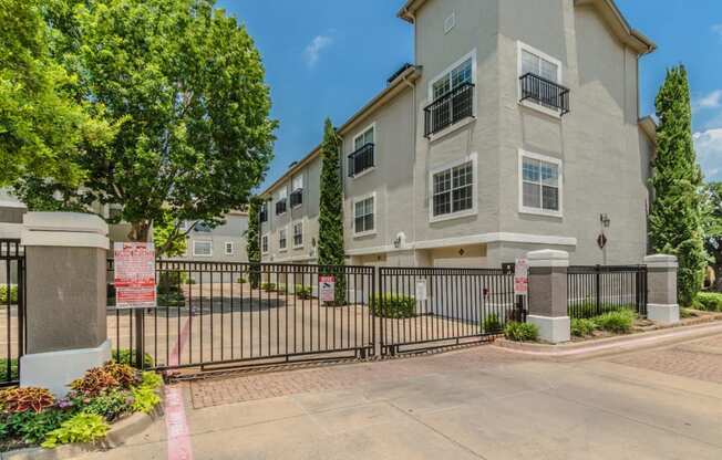 luxury townhomes fort worth