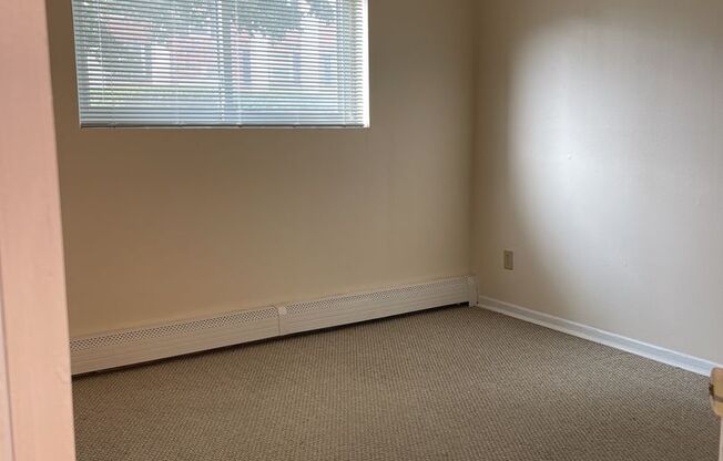 2 beds, 1 bath, 874 sqft, $1,465, Unit E-14