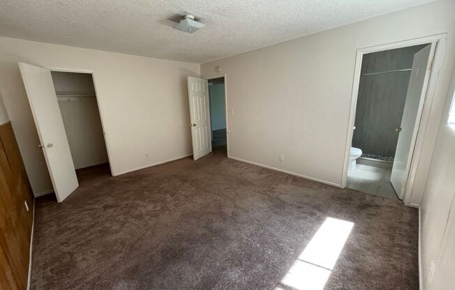 2 beds, 2 baths, $4,600, Unit A