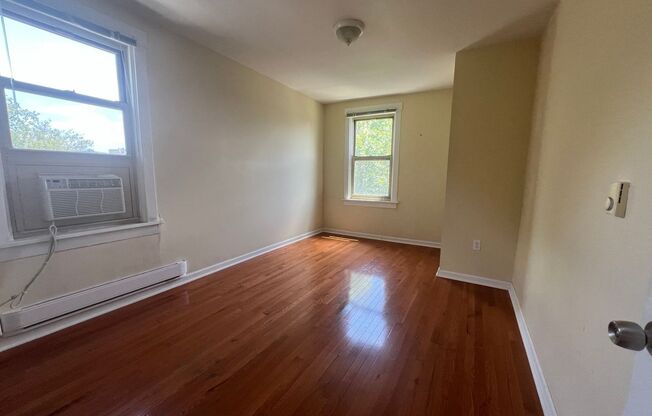 2 beds, 1 bath, 800 sqft, $1,859, Unit 5717 Hobart St. #38
