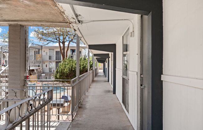 Studio, 1 bath, 420 sqft, $800, Unit 5