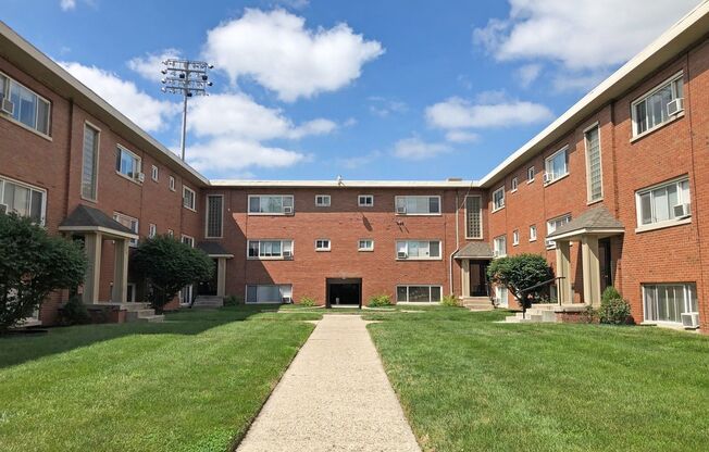 Maple Court Apartments - Where City Convenience Meets Neighborhood Charm!