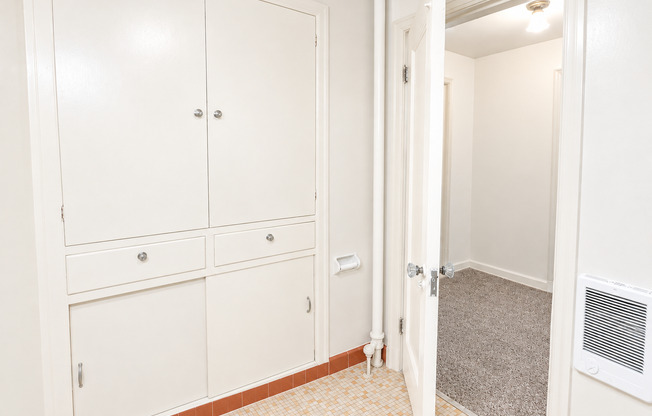 Studio, 1 bath, 478 sqft, $1,345, Unit Windsor - 05
