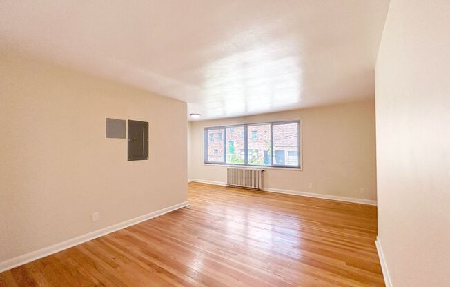 1 bed, 1 bath, 670 sqft, $1,995, Unit Hamrick 105