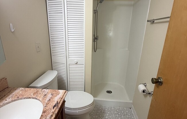 2 beds, 2 baths, 900 sqft, $3,300, Unit 3E