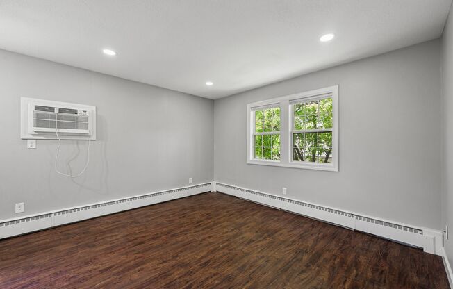 Spacious 1BR/1Bath apartment Available Early May