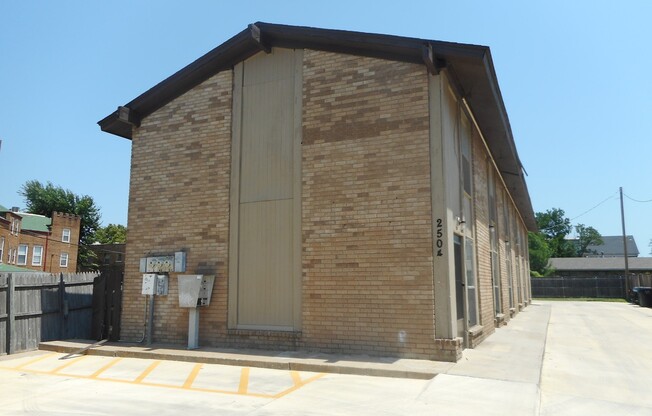 2504 N Hudson ($0 Renew Fee)