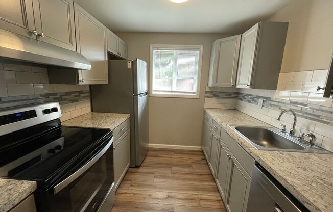 2 beds, 1 bath, 907 sqft, $1,300, Unit 1893D