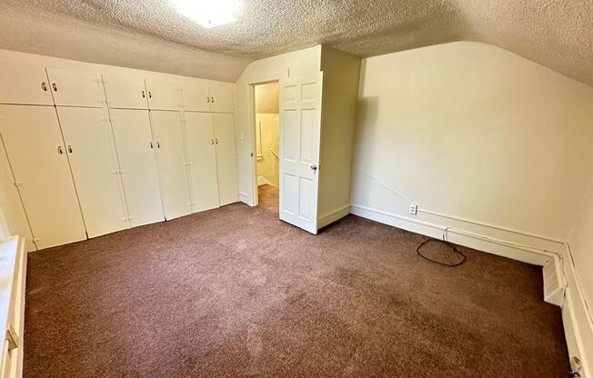 2 beds, 1 bath, $995