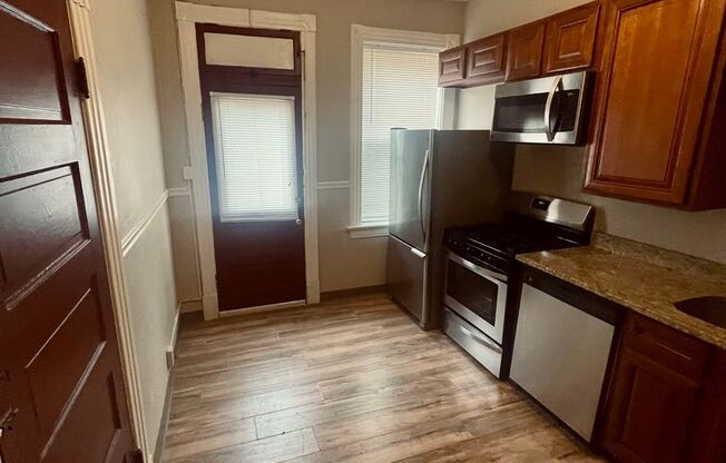 Beautiful Tower Grove East 1bd/1ba Apartment with Tons of Updates