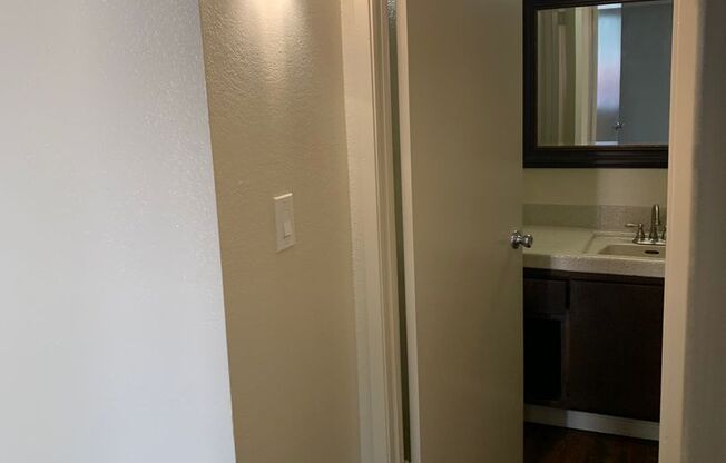 1 bed, 1 bath, 530 sqft, $1,240, Unit 689-02