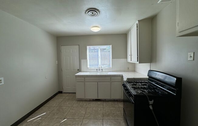 2 beds, 1 bath, 740 sqft, $1,195