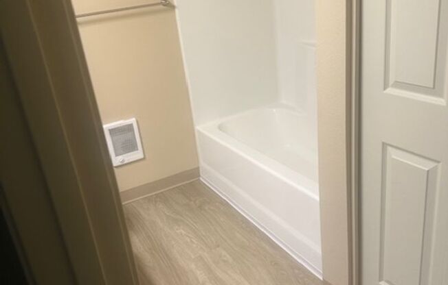 1 bed, 1 bath, 648 sqft, $1,599, Unit 325