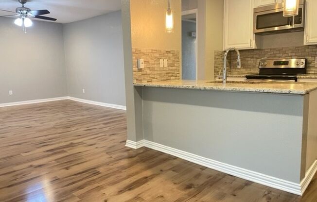 Large 2 Bedroom Condo minutes from SMU!