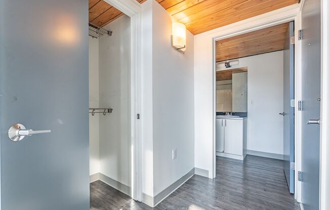 Studio, 1 bath, 412 sqft, $1,250, Unit 604