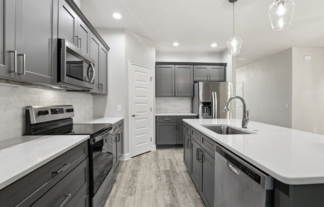 Villas of West 3Bed/2Bath End Unit